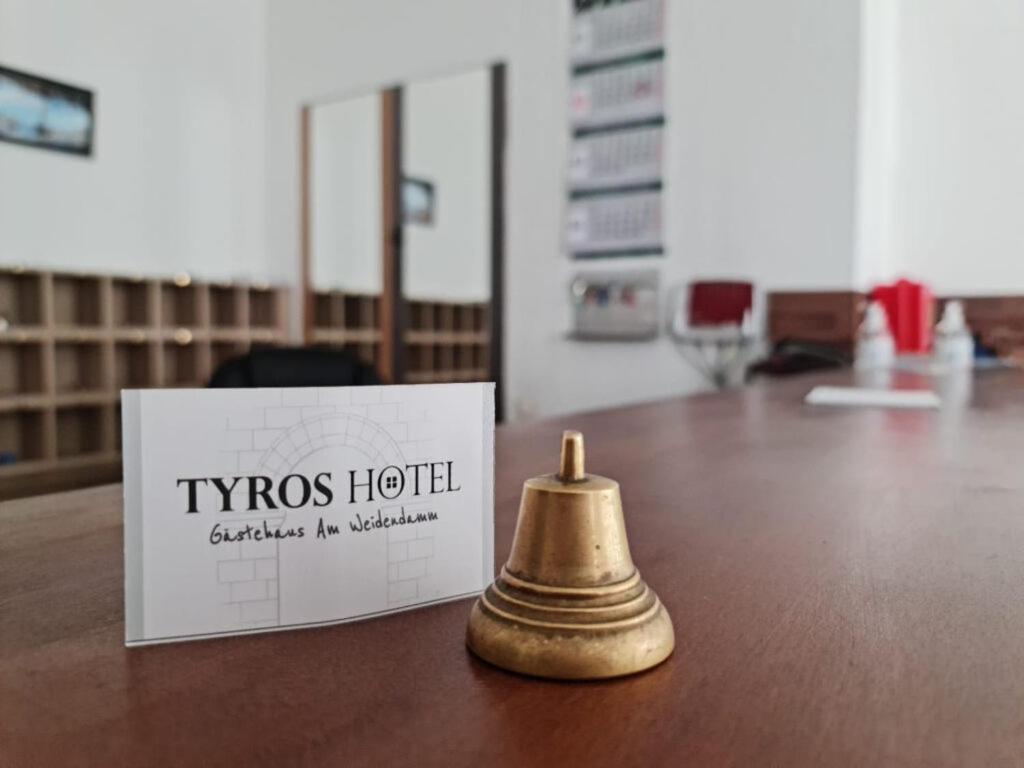 Tyros Hotel Und Gaestehaus Am Weidendamm Hannover Exterior photo