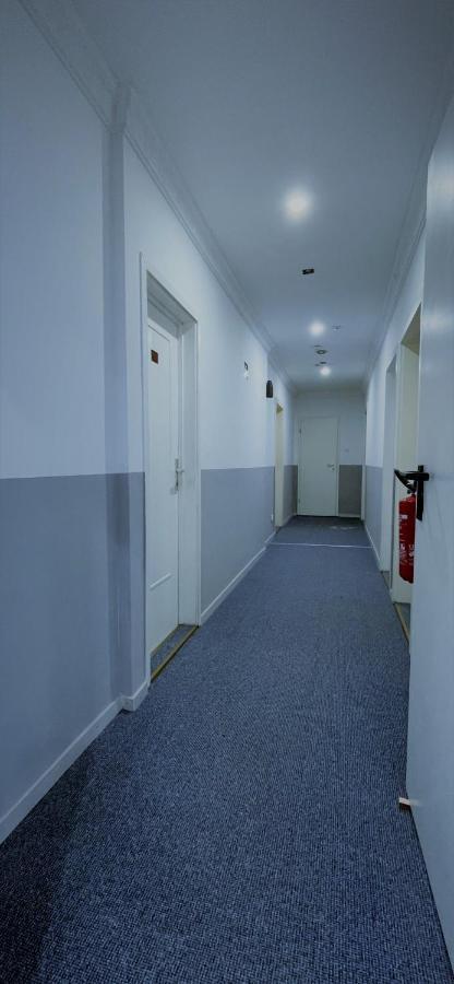 Tyros Hotel Und Gaestehaus Am Weidendamm Hannover Exterior photo